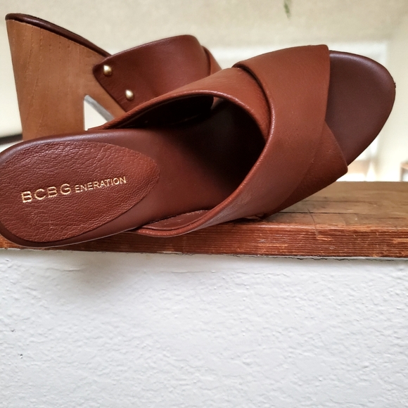 BCBG open toe platform shoes - Picture 3 of 4